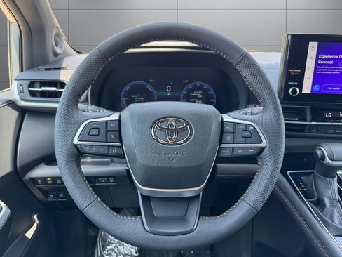 Used 2025 Toyota Sienna XLE Woodland Edition AWD/4WD image 13