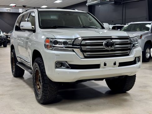 Used 2019 Toyota Land Cruiser w/ Preferred Accessory Package image 5