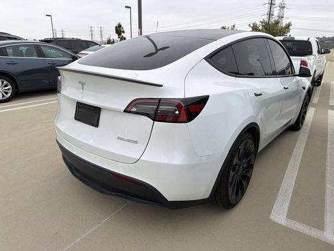 Used 2023 Tesla Model Y Performance AWD/4WD image 4