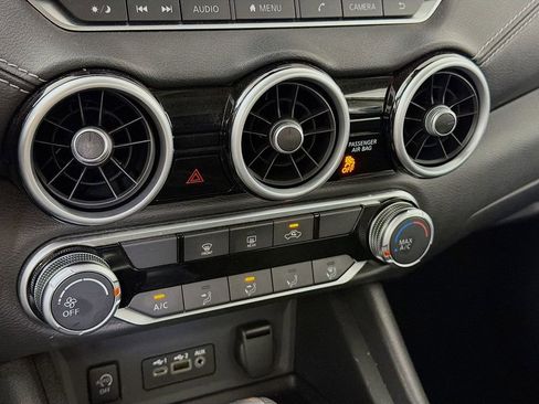 Used 2025 Nissan Sentra SV image 18