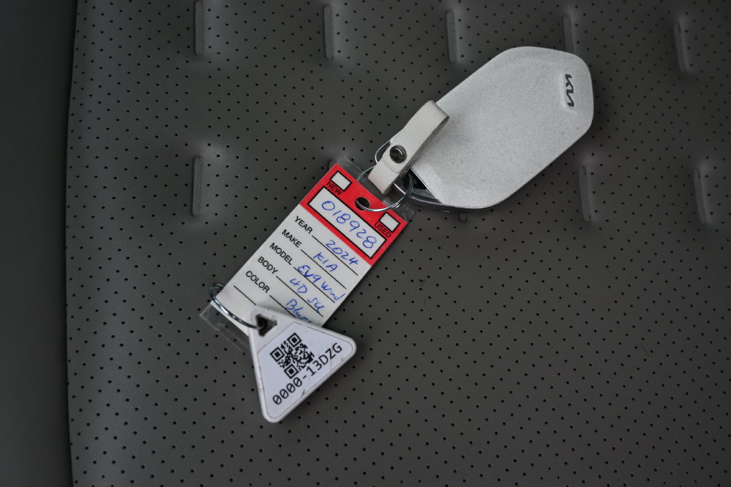 Used 2024 Kia EV9 Wind AWD/4WD image 19
