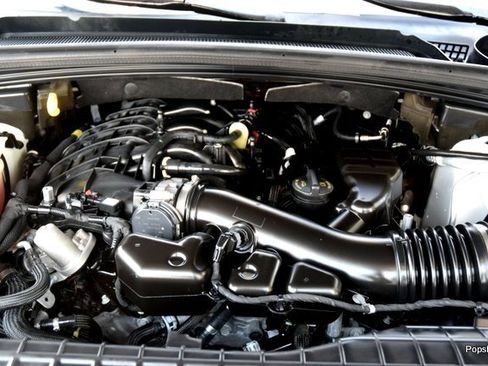 Used 2022 Jeep Grand Cherokee L Laredo image 5