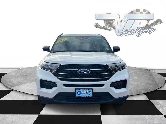 Used 2023 Ford Explorer XLT AWD/4WD image 2