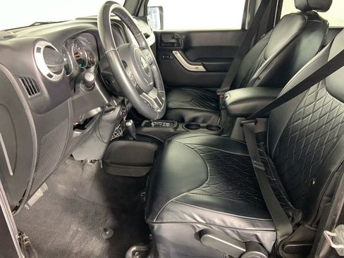 Used 2016 Jeep Wrangler Unlimited Sahara w/ Connectivity Group image 22