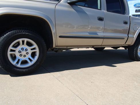 Used 2004 Dodge Dakota SLT w/ Deluxe Convenience Group AWD/4WD image 10