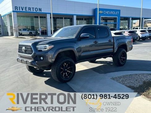 Used 2019 Toyota Tacoma TRD Sport AWD/4WD image 1