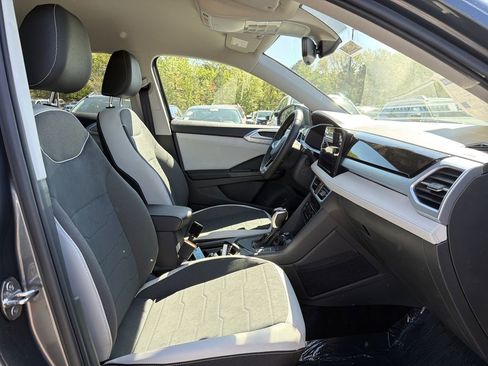 New 2026 Volkswagen Taos SE FWD image 17