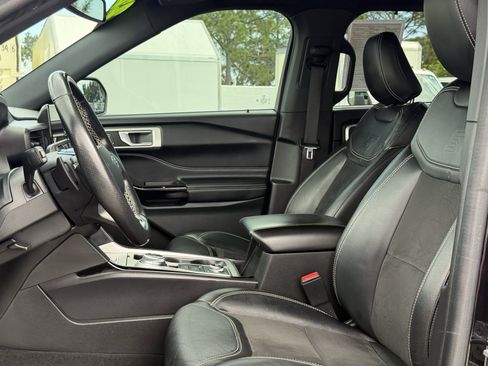 Used 2022 Ford Explorer ST w/ ST Street Pack image 21