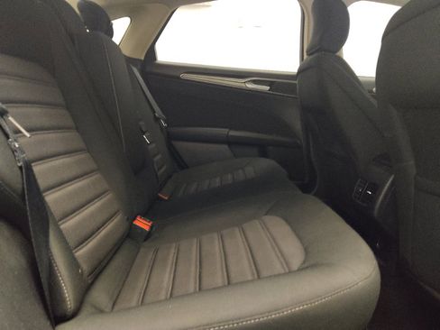 Used 2019 Ford Fusion SE FWD image 19