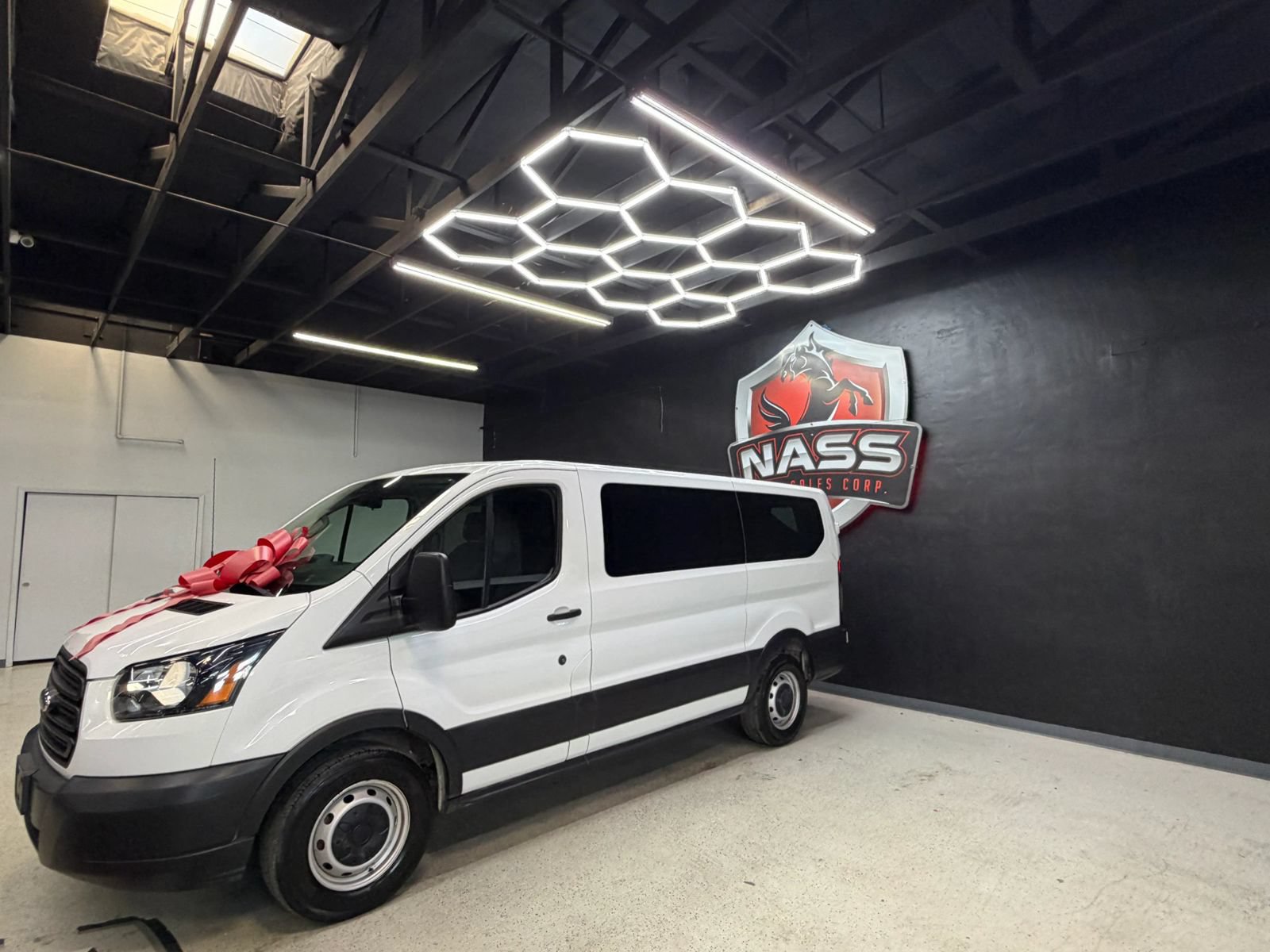 Used 2019 Ford Transit 150 XL RWD image 2