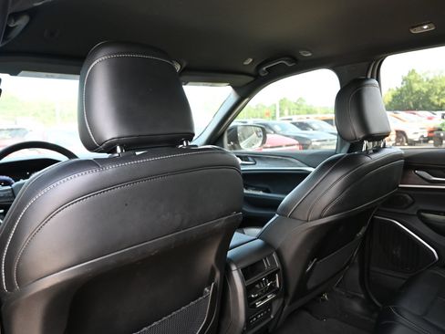 Used 2026 Jeep Grand Cherokee Limited AWD/4WD image 20