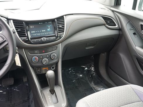 Used 2017 Chevrolet Trax LS w/ Fleet Convenience Package AWD/4WD image 21