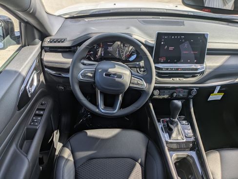 New 2026 Jeep Compass Latitude image 17