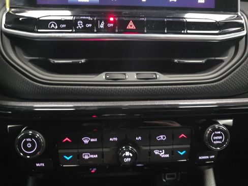New 2026 Jeep Compass Latitude AWD/4WD image 21