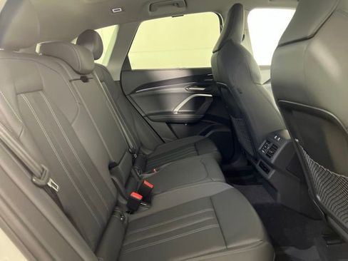 Used 2025 Audi Q5 Premium Plus w/ Premium Plus AWD/4WD image 16