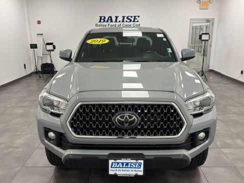 Used 2019 Toyota Tacoma TRD Off-Road AWD/4WD image 11