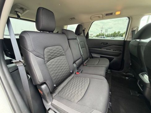 Used 2025 Nissan Pathfinder SV FWD image 25