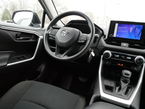 Certified 2024 Toyota RAV4 LE AWD/4WD image 9