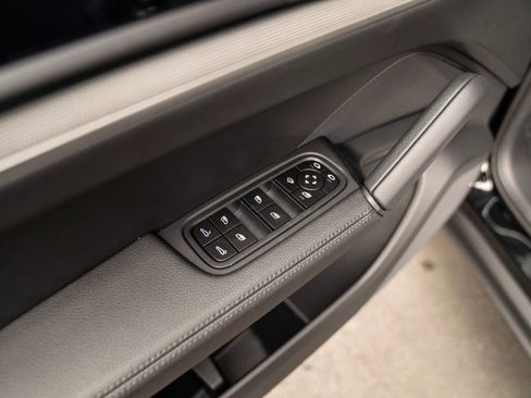 New 2026 Porsche Cayenne Base image 26