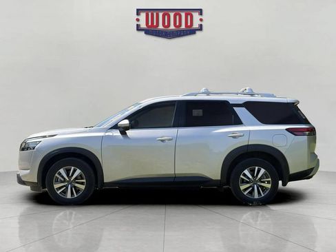 Used 2023 Nissan Pathfinder SL AWD/4WD image 4