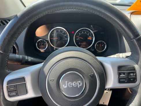 Used 2016 Jeep Compass High Altitude AWD/4WD image 10