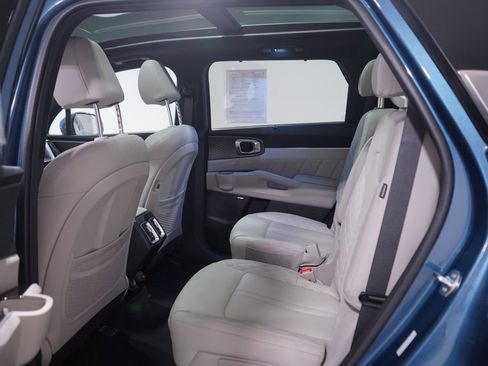 Used 2025 Kia Sorento SX Prestige image 9