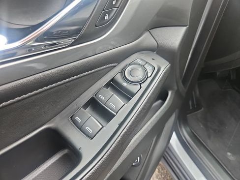Used 2023 Chevrolet Traverse LT FWD image 12