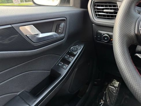 Certified 2025 Ford Escape ST-Line Select AWD/4WD image 35