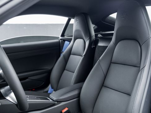 Used 2025 Porsche 718 Cayman image 5