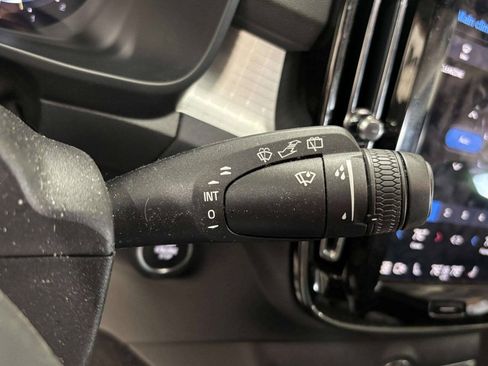 Used 2024 Volvo XC40 B5 Core AWD/4WD image 33