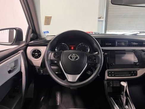 Used 2017 Toyota Corolla LE w/ Carpet Mat Package (TMS) FWD image 21