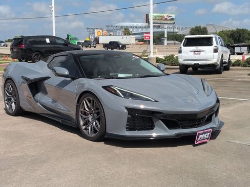 Used 2024 Chevrolet Corvette Z06 w/ Chrome Exterior Badge Package RWD image 3