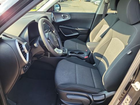 Used 2020 Kia Soul S FWD image 21