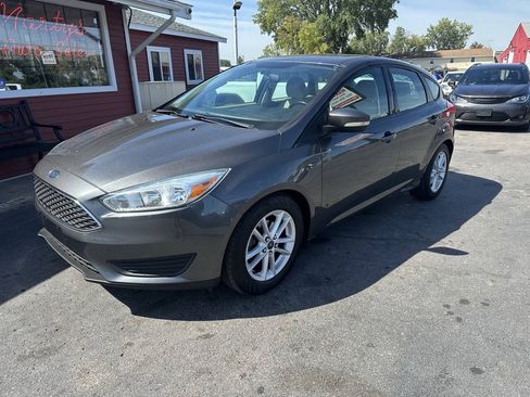 Used 2015 Ford Focus SE w/ SE Cold Weather Package FWD image 2