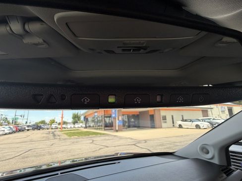 Used 2025 Toyota Sienna XLE w/ XLE Plus Package AWD/4WD image 27