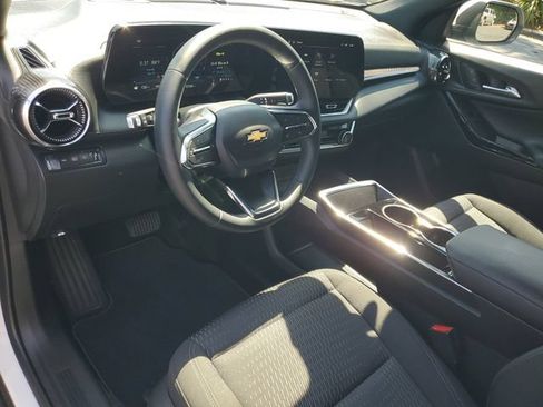 Certified 2025 Chevrolet Equinox LT AWD/4WD image 17