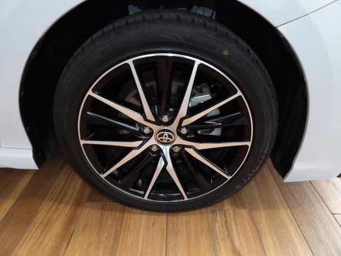 Used 2024 Toyota Camry SE image 4