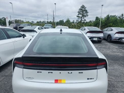 Used 2025 Toyota Prius FWD image 19