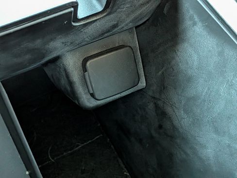 Used 2023 Ford Explorer XLT RWD image 33