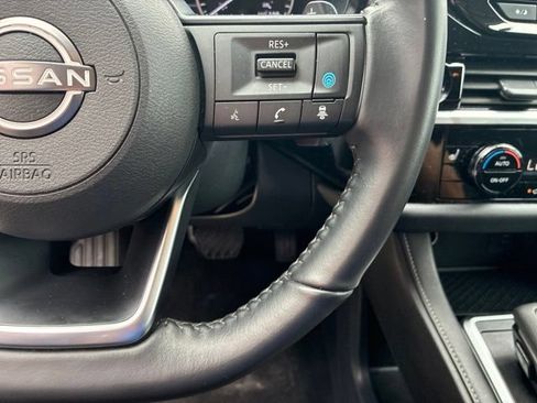 Used 2025 Nissan Pathfinder SV FWD image 22