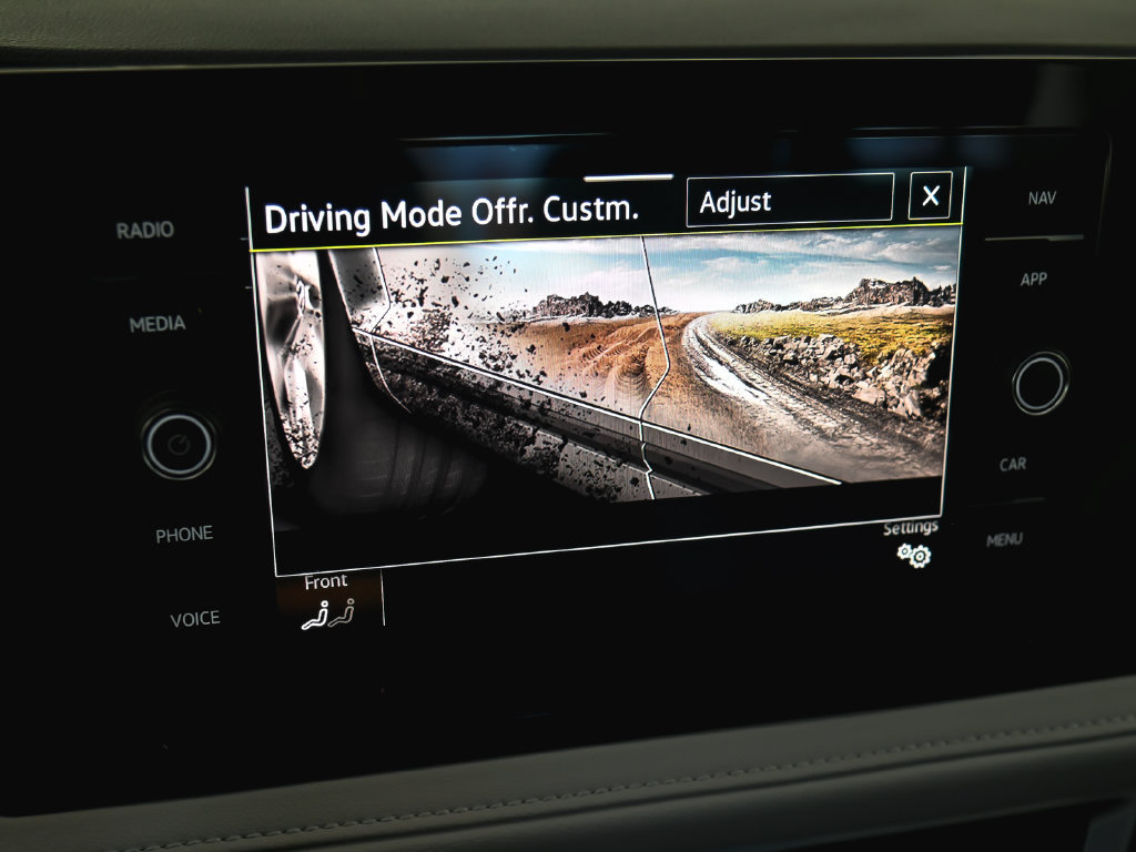 Used 2025 Volkswagen Taos SEL AWD/4WD image 32