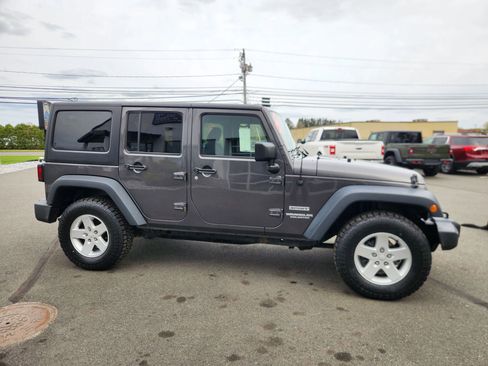 Used 2017 Jeep Wrangler Unlimited Sport w/ Quick Order Package 24S AWD/4WD image 21