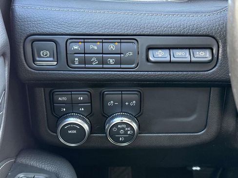 Used 2022 GMC Yukon Denali image 29