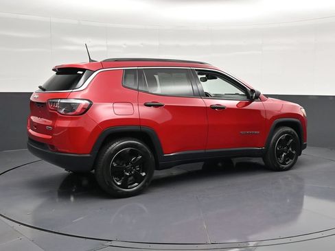 Used 2021 Jeep Compass Latitude FWD image 3