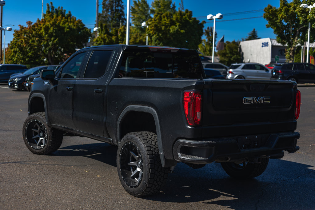Used 2024 GMC Sierra 1500 AT4 w/ Technology Package AWD/4WD image 5