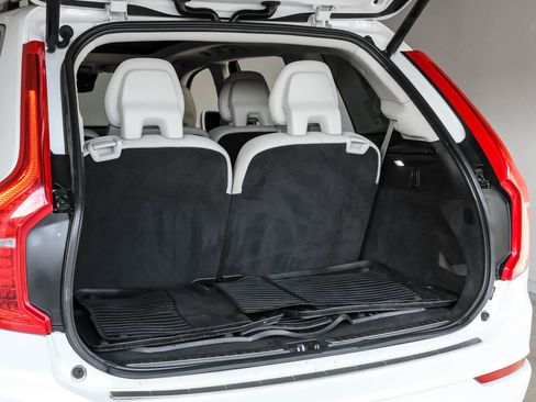 Used 2017 Volvo XC90 T6 Momentum w/ Vision Package image 58