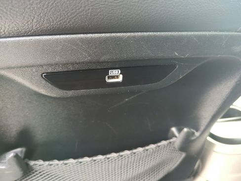 Used 2018 Chrysler Pacifica Touring-L w/ Tire & Wheel Group image 40