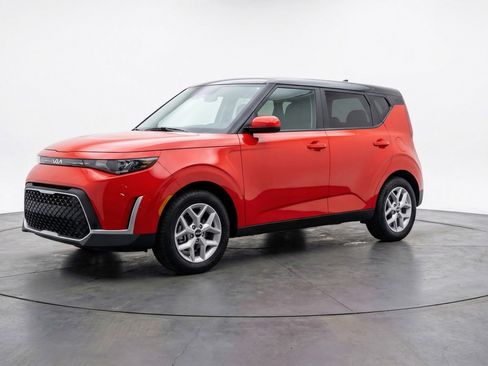 Used 2025 Kia Soul LX w/ LX Technology Package image 3