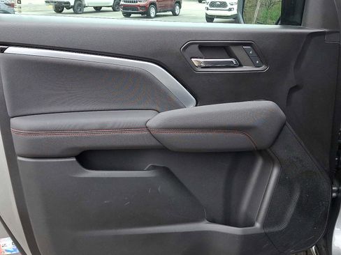 Used 2024 Chevrolet Colorado Z71 w/ Z71 Convenience Package 2 AWD/4WD image 12