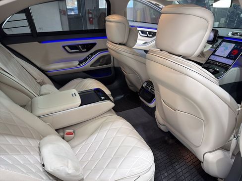 Used 2022 Mercedes-Benz S 500 S 500 image 32